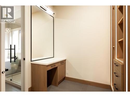 Vanity in walk in closet - 979 Loseth Drive, Kelowna, BC 
