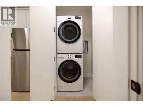 Suite Laundry - 979 Loseth Drive, Kelowna, BC 