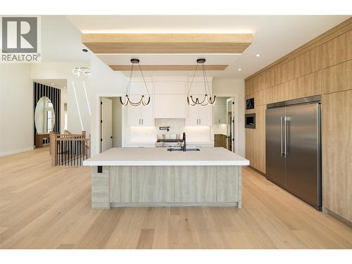 Thick Quartz island countertop - 979 Loseth Drive, Kelowna, BC 