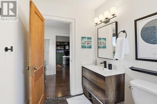 17 Tuxedo Avenue S, Hamilton, ON 