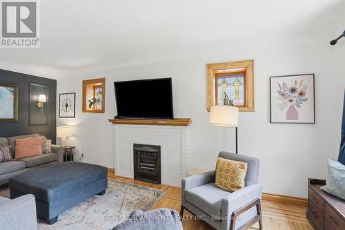 17 Tuxedo Avenue S, Hamilton, ON 