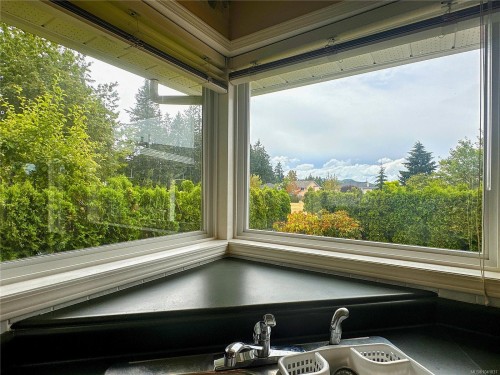 5295 Crestview Dr, Nanaimo, BC 