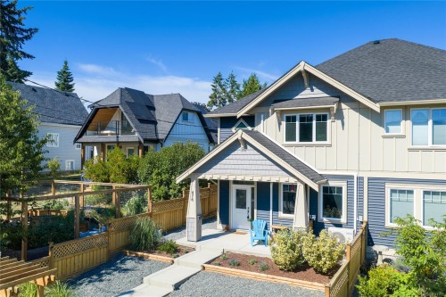 476 Machleary St  Nanaimo, BC V9R 2H2