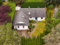 #2-1215 Stelly's Cross Rd Central Saanich, BC V8M 1H3