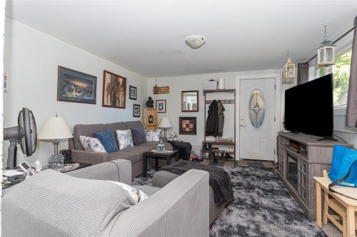 126 Queens Rd, Duncan, BC 