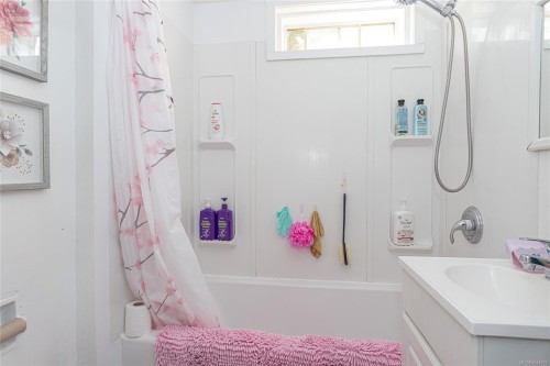 126 Queens Rd, Duncan, BC 