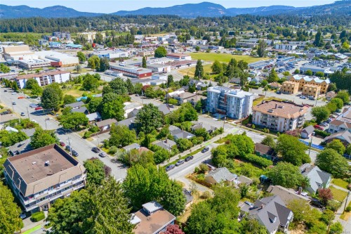 126 Queens Rd, Duncan, BC 