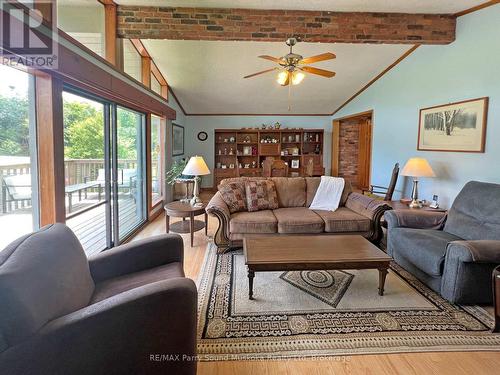 Great room - 15 Dockside Drive, Mckellar, ON 