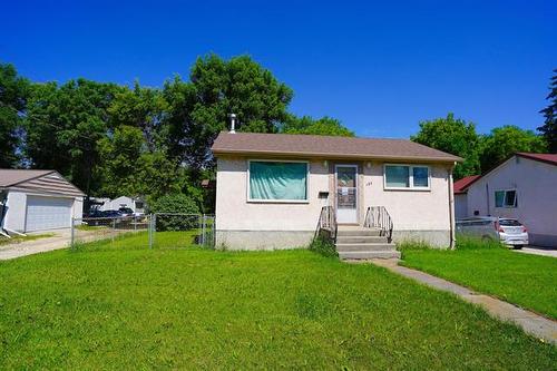 193 Berrydale AVE  Winnipeg, MB R2M 1M9