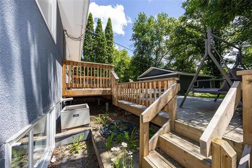 864 Lemay Ave, Winnipeg, MB 