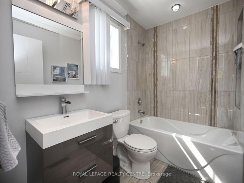 1221 Kos Boulevard, Mississauga, ON 