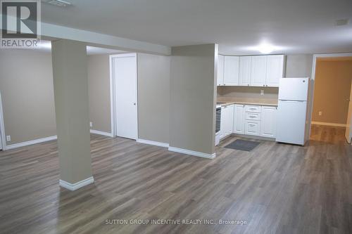 45 Bailey Crescent, Aurora, ON - Indoor Photo Showing Kitchen