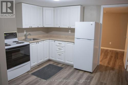 45 Bailey Crescent, Aurora, ON - Indoor Photo Showing Kitchen