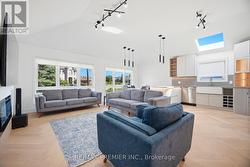 19 JACINTA DRIVE Toronto, ON M6L 1H6
