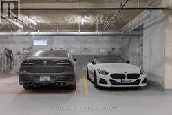 Street level double indoor parking - 