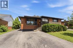 1141 MOHAWK Road E  Hamilton, ON L8T 2S4