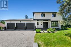 2 SWANS WAY N Ottawa, ON K1J 6J2
