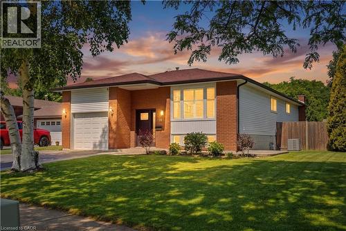 33 DEBORA Drive  Grimsby, ON L3M 4J1