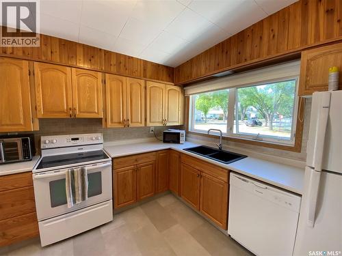 318 5Th Avenue W, Kindersley, SK 