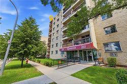 701-261 Queen ST  Winnipeg, MB R3J 3R1