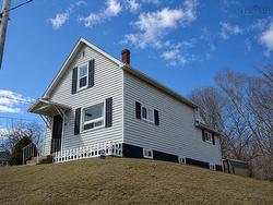 6 Chestnut Street  Trenton, NS B0K 1X0