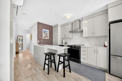 3-10017 Boul. St-Laurent Montréal (Ahuntsic-Cartierville), QC H3L 2N5
