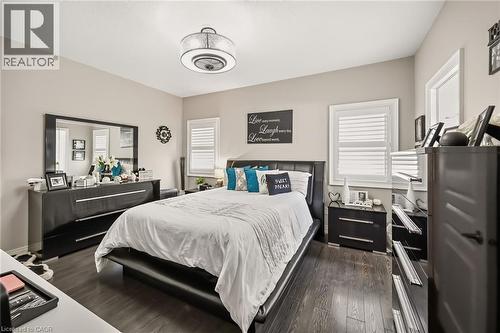 8165 Twenty Road E, Hamilton, ON - Indoor Photo Showing Bedroom