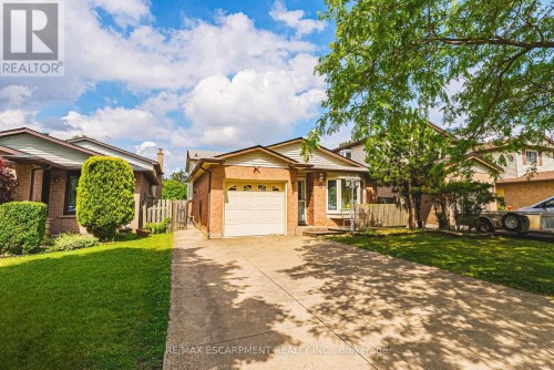 11 DRAKES DRIVE  Hamilton, ON L8E 4G4