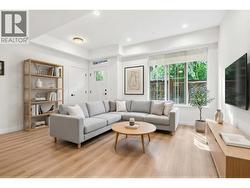 6 237 RIDGEWAY AVENUE  North Vancouver, BC V7L 0H6
