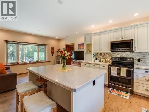 Kitchen #2 - 3781 Pass Creek Road, Crescent Valley, BC 