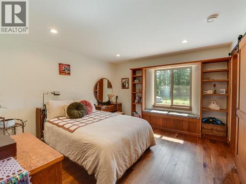 Primary Bedroom on main floor - 3781 Pass Creek Road, Crescent Valley, BC 