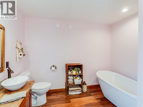 Beautiful Ensuit - 3781 Pass Creek Road, Crescent Valley, BC 