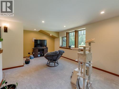 Great room upstairs - 3781 Pass Creek Road, Crescent Valley, BC 