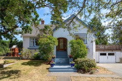 2875 Rockwell Ave Saanich, BC V9A 2M8