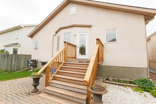 23 Briarlynn Rd, Winnipeg, MB 