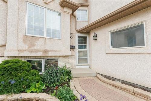 23 Briarlynn Rd, Winnipeg, MB 