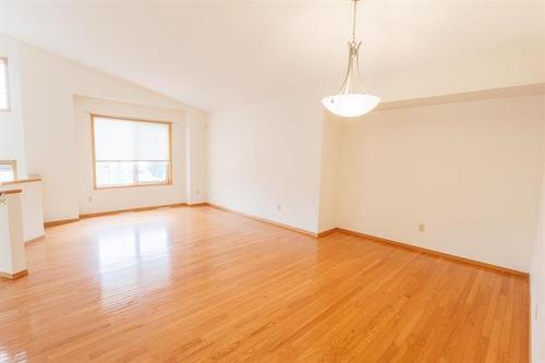 23 Briarlynn Rd, Winnipeg, MB 