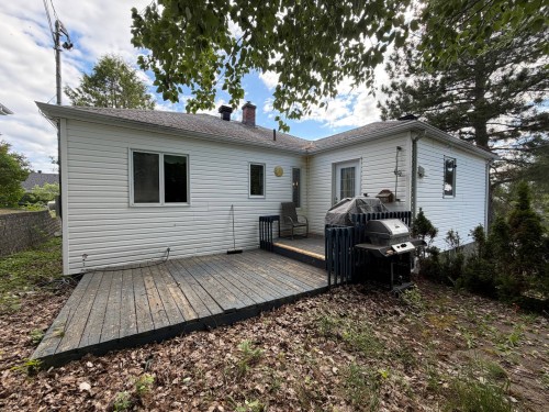 Cour - 199 Av. Montcalm, Rouyn-Noranda, QC 