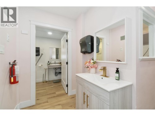 1092 Kingsway, Vancouver, BC 