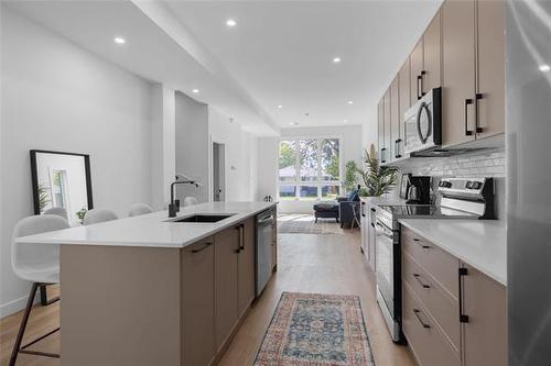 699 Renfrew St, Winnipeg, MB 