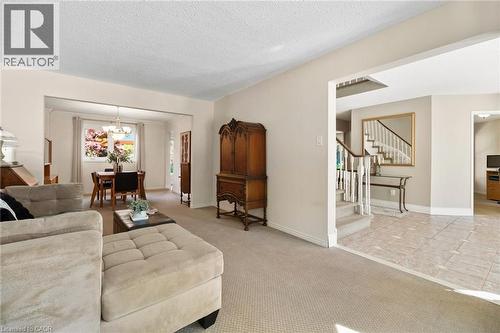 6672 Mockingbird Lanes, Mississauga, ON - Indoor Photo Showing Living Room