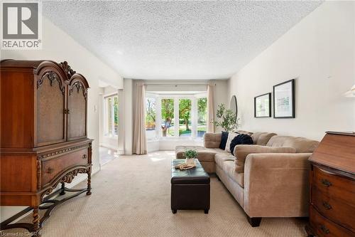 6672 Mockingbird Lanes, Mississauga, ON - Indoor Photo Showing Living Room