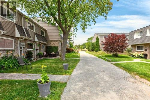 69 - 2050 Upper Middle Road, Burlington (Brant Hills), ON - Outdoor