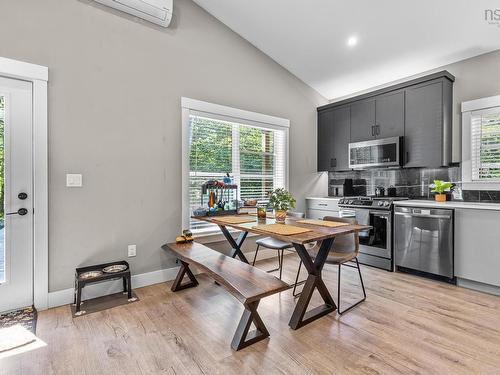 117 Canyon Point Road, Vaughan, NS - Indoor Photo Showing Kitchen