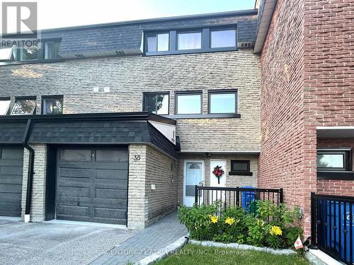 38 HENDERSON DRIVE  Aurora, ON L4G 3L2