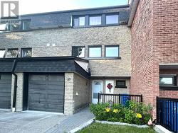 38 HENDERSON DRIVE Aurora, ON L4G 3L2