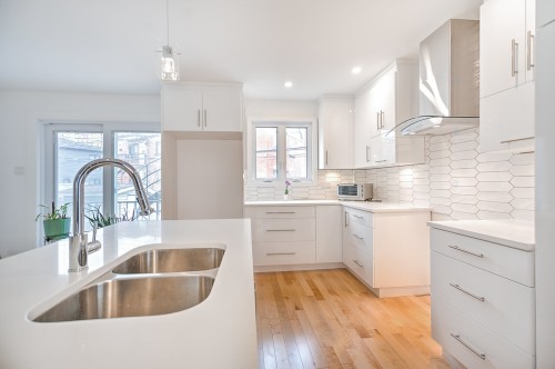Cuisine - 326 Rue Hepworth, Montréal (Lasalle), QC - Indoor Photo Showing Kitchen With Double Sink With Upgraded Kitchen