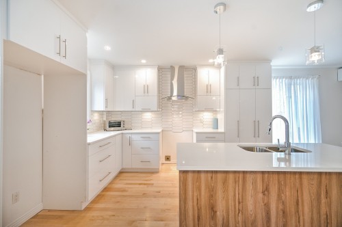 Cuisine - 326 Rue Hepworth, Montréal (Lasalle), QC - Indoor Photo Showing Kitchen With Double Sink With Upgraded Kitchen