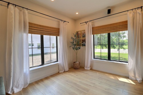 Salon - 364 Av. Privat, Taschereau, QC 