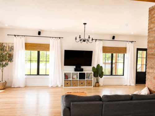 Salon - 364 Av. Privat, Taschereau, QC 